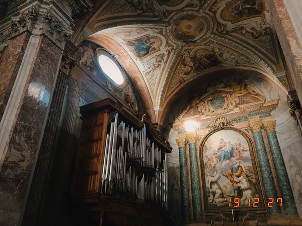 イタリア・ローマ「イタリア2019-2020」の写真：ローマの共和国広場にある教会、サンタ・マ...