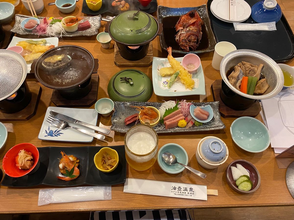 京急ホテル観潮荘夕飯その1
豪華な海鮮料理✨
金目鯛
鮑❤️
