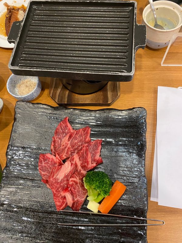 日本・神奈川「三浦半島一泊二日2022」の写真：京急ホテル観潮荘夕飯その3
牛肉
水菓子...