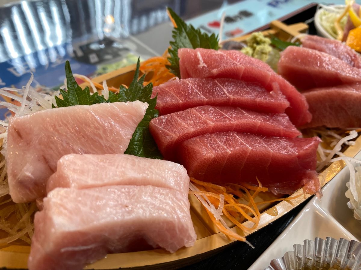 まずはお昼ごはん🍚
城ヶ島の濱田屋さんで
三崎港のまぐろを✨

セルフにし...