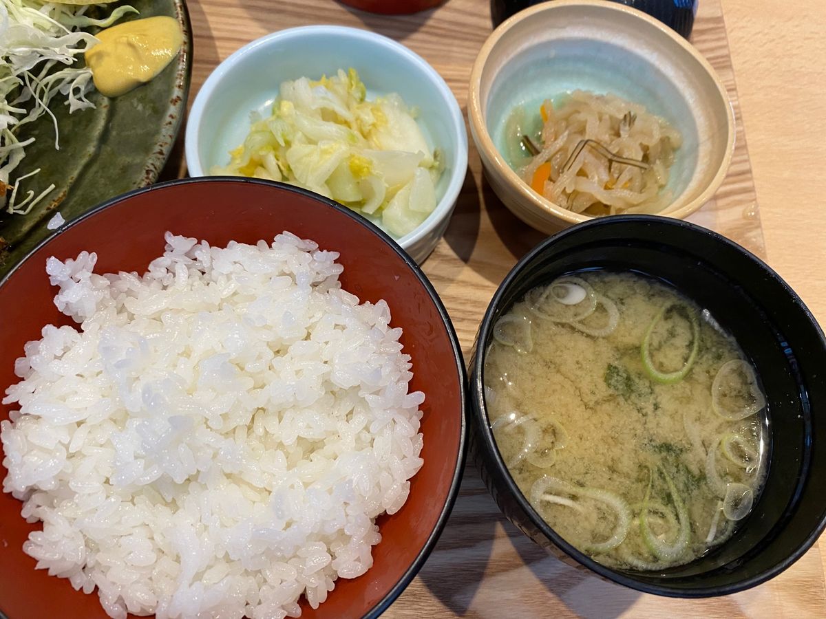 お昼ご飯は
佐原のつる吉🍽
エビフライ定食
めちゃ美味しかった😆
