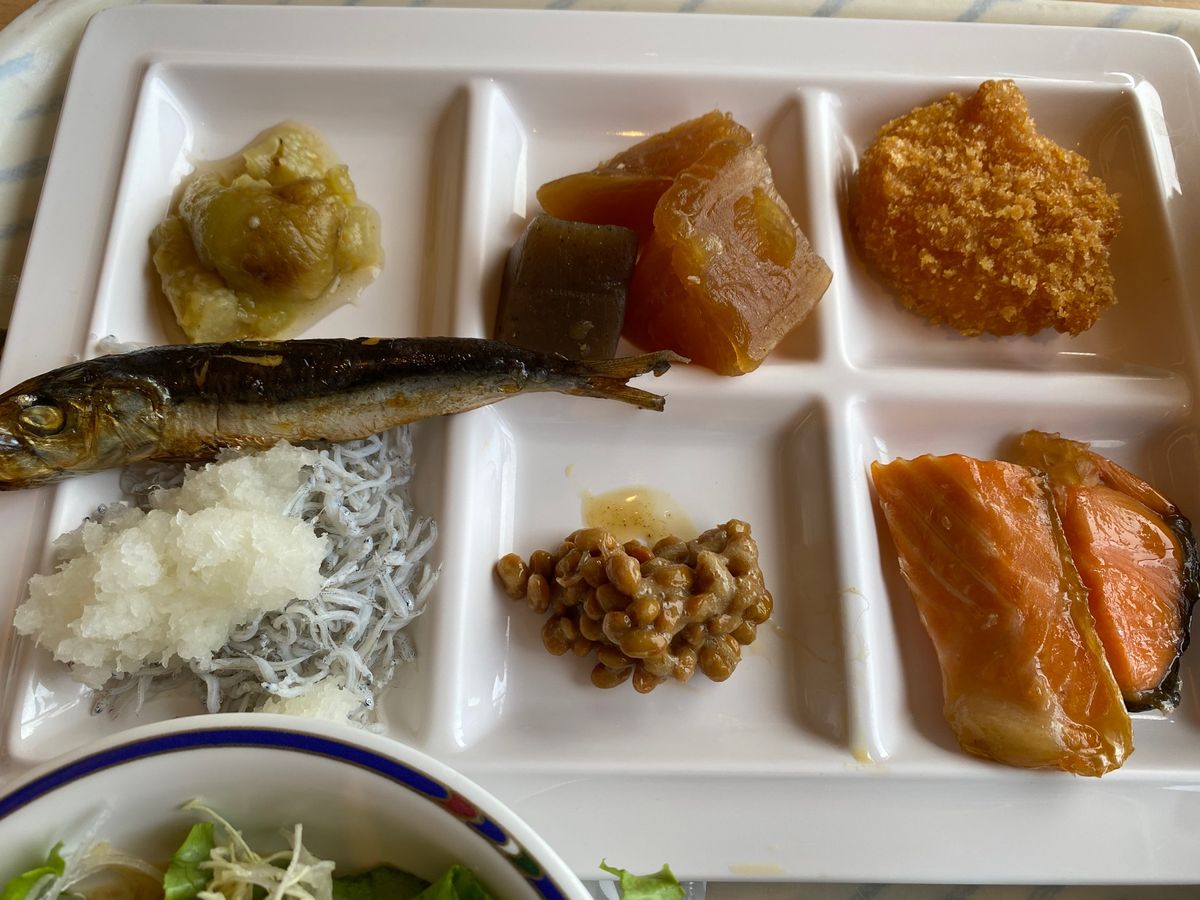 かんぽの宿九十九里の朝食🥞
バイキングでお刺身もあり嬉しい😆
たらふくいた...