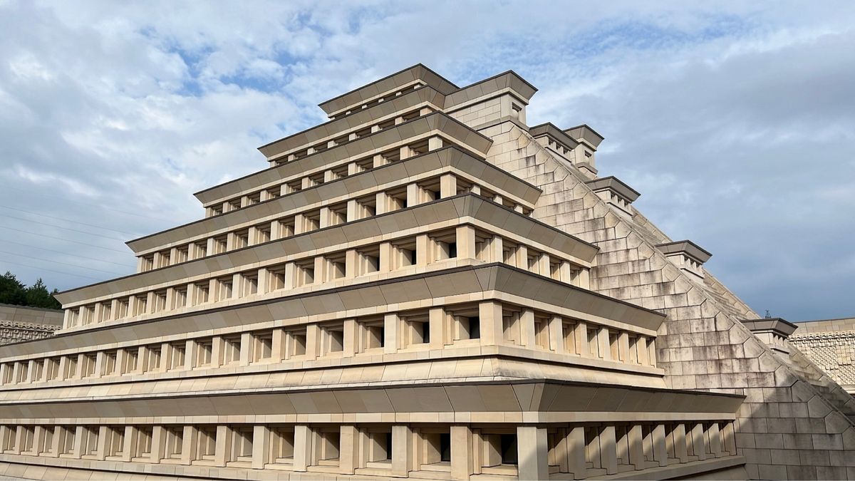 モネの池の透明感に癒されました。展望台は白川郷が一望できてお勧めです。立山...