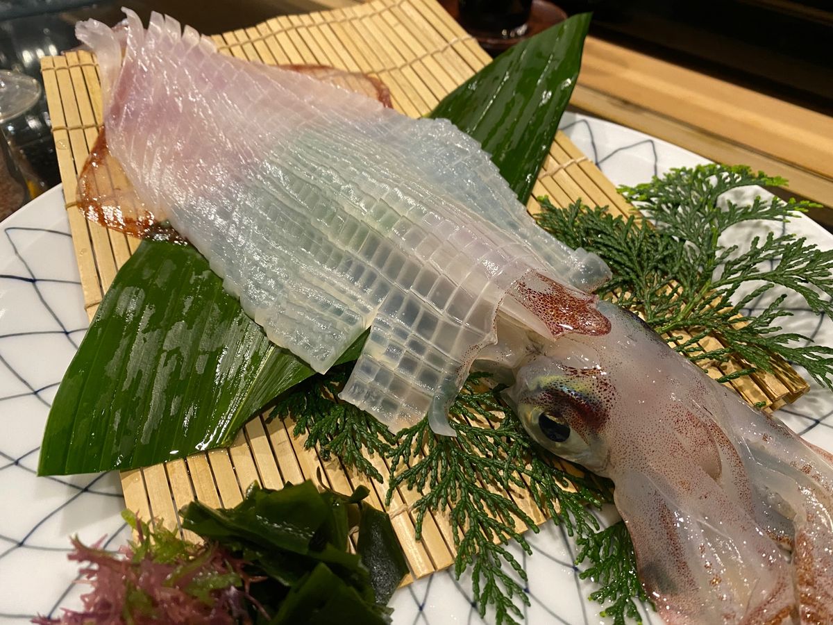 イカイカイカ！
唐津駅の旬風さんでいただきました！

イカが動いてる！