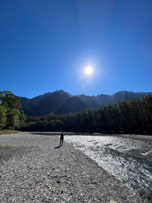 川沿いを歩いて大正池へ