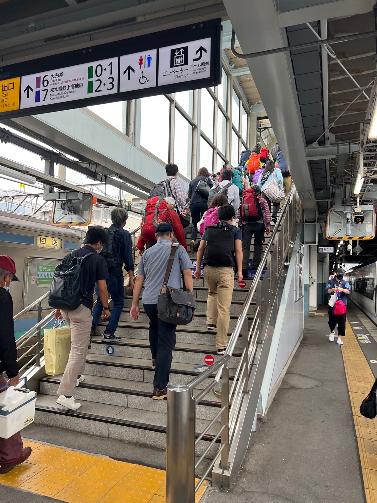 松本駅到着
バスターミナルに移動して上高地へ
バスは7割くらいの混み具合です！