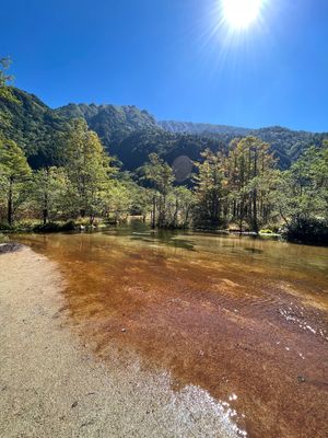 田代池

手前の休憩場所から穂高連峰が見えます。

河童橋からはなぜか2時...