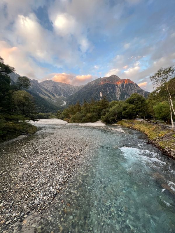 日本・長野「上高地で空気を味わう旅」の写真：徳沢を14時に出て16時過ぎに河童橋に到...