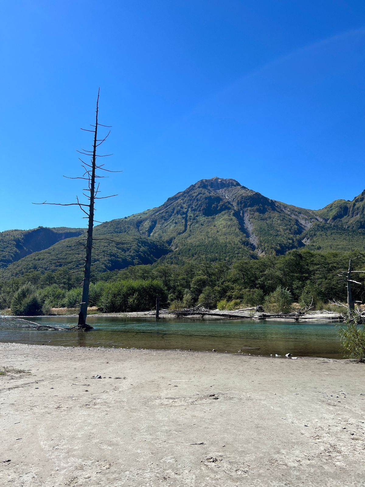 大正池から河童橋に戻る

帰りは1時間強で到着

河童橋から大正池側は道も...