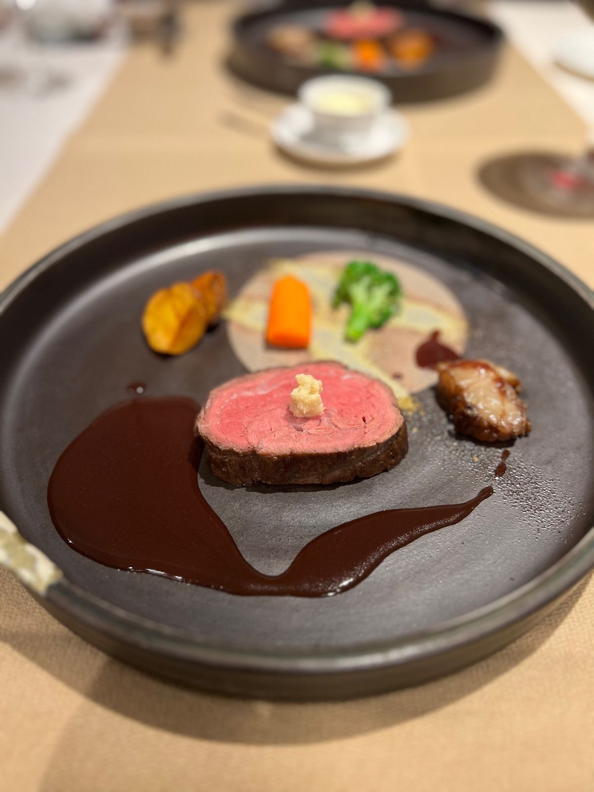 上高地「白樺荘」の夕食はフレンチコース
美味しかった。
ペアリングのワイン...