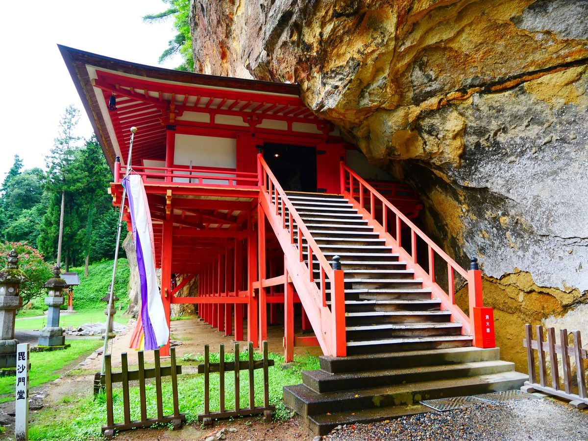 達谷窟毘沙門堂