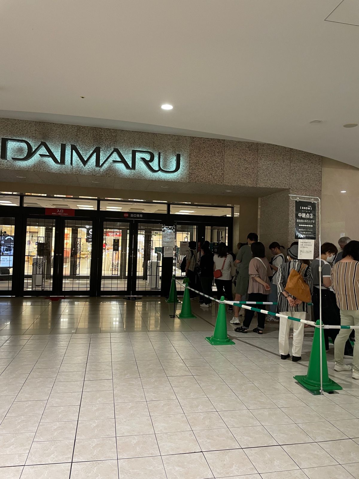 ☀️札幌→千歳空港→苫小牧港
最終日は朝から大丸へお買い物。おみやげのお菓...