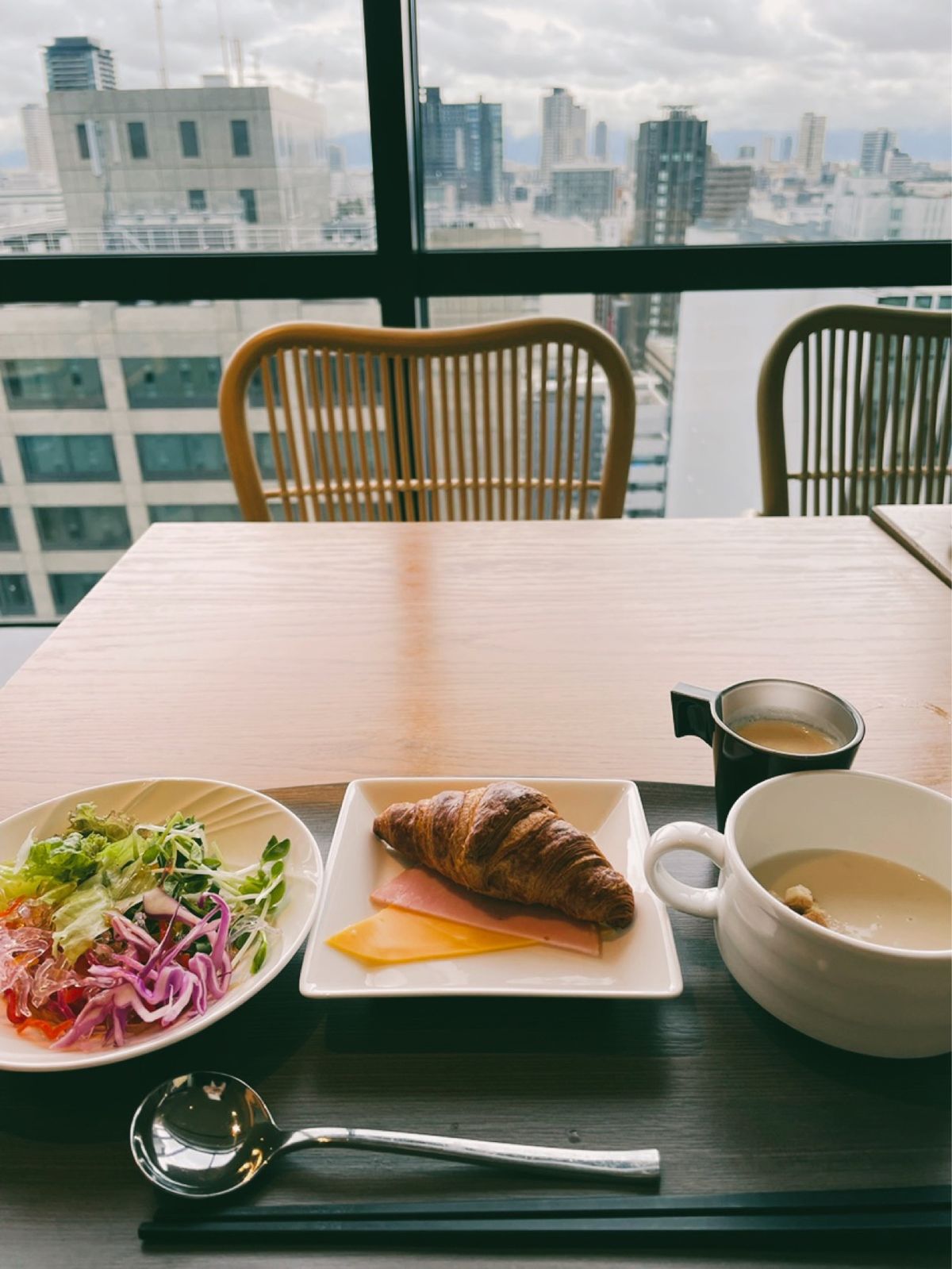 大阪エクセルホテル東急
地下鉄御堂筋線 本町駅