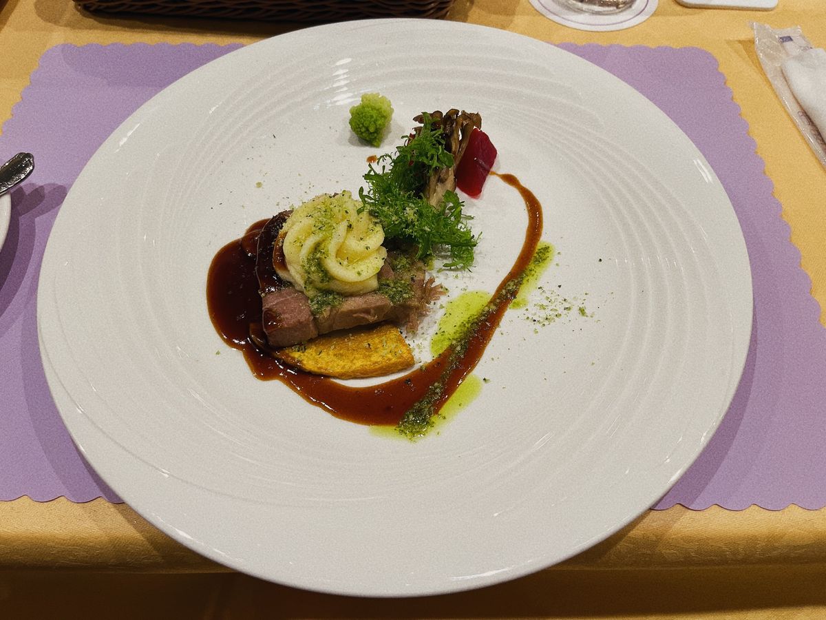 終演後は、レストランで宙組公演限定メニューを食べました！
お土産？も無事買...