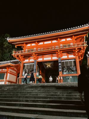 祇園へカレーを食べに。
そのあと八坂神社に行って御朱印もらって、ご当地パン...