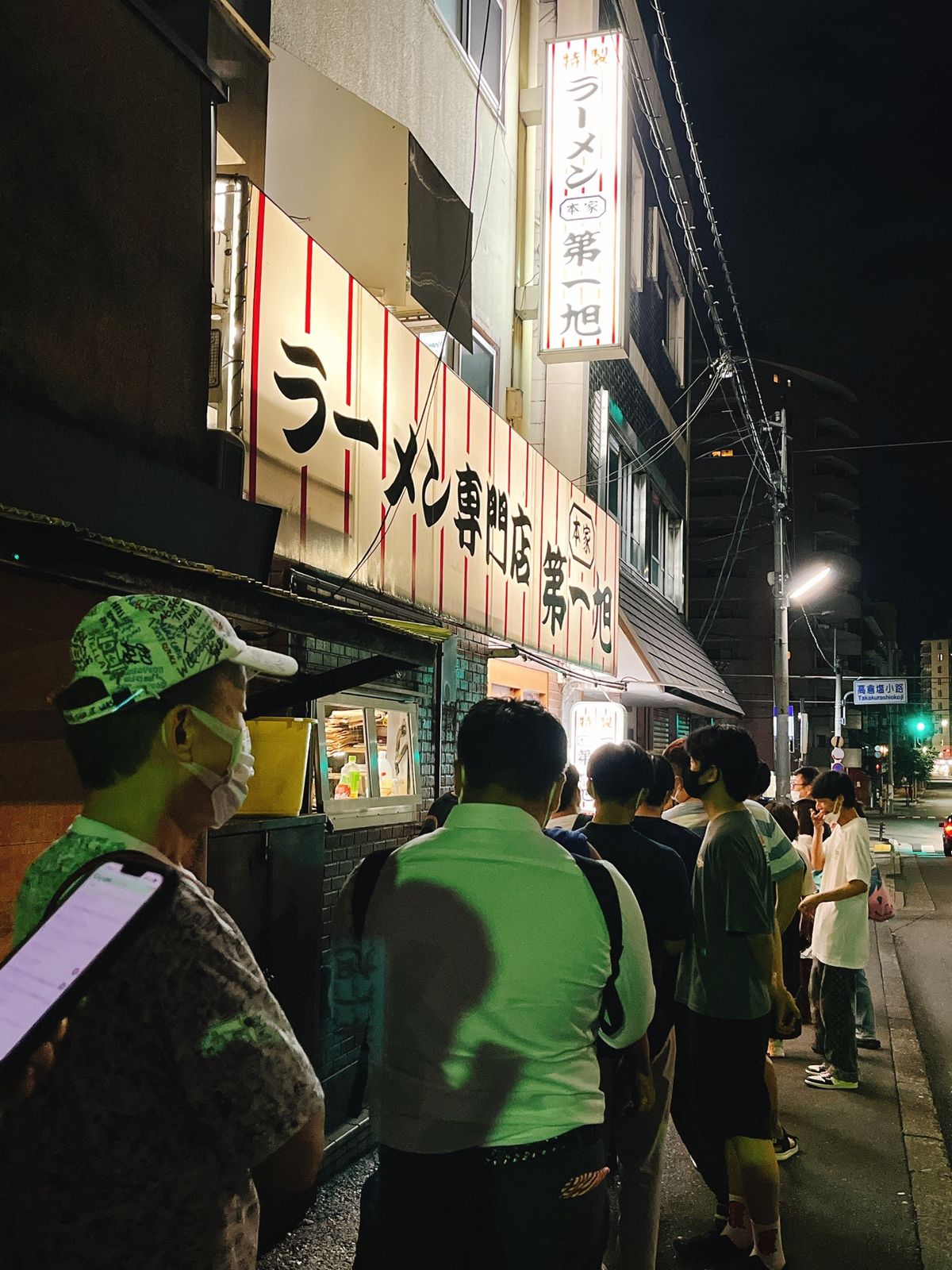 新大阪到着！
そのままJRに乗り換えて京都へ！
お腹がすいたので有名なラー...