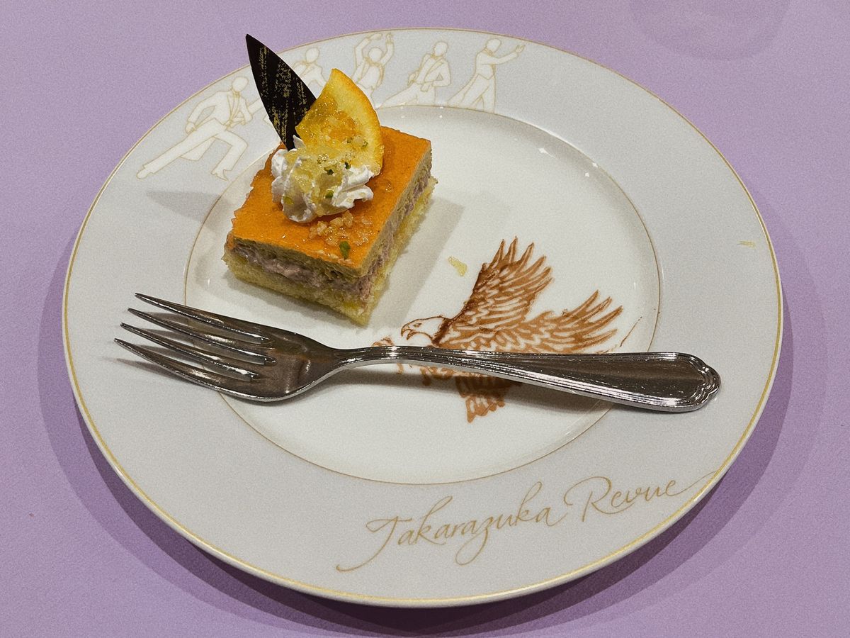 終演後は、レストランで宙組公演限定メニューを食べました！
お土産？も無事買...