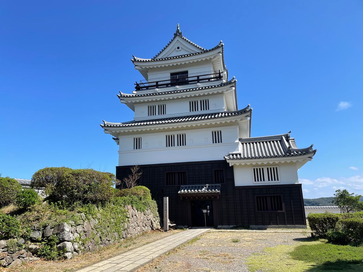 長崎空港から平戸へ
世界遺産二つに城一つ