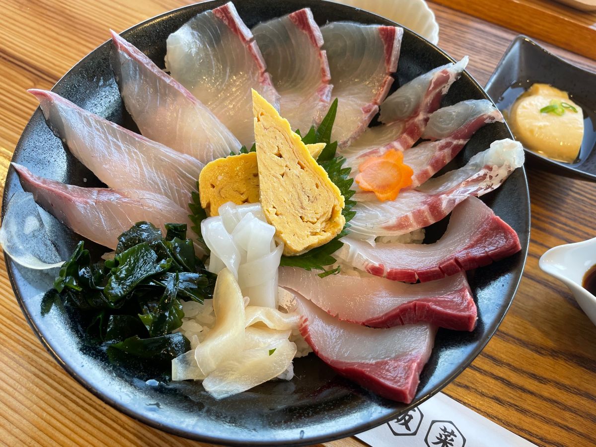 平戸グルメ
平戸牛、平戸海鮮丼、平戸アイスキャンディー、かまぼこ