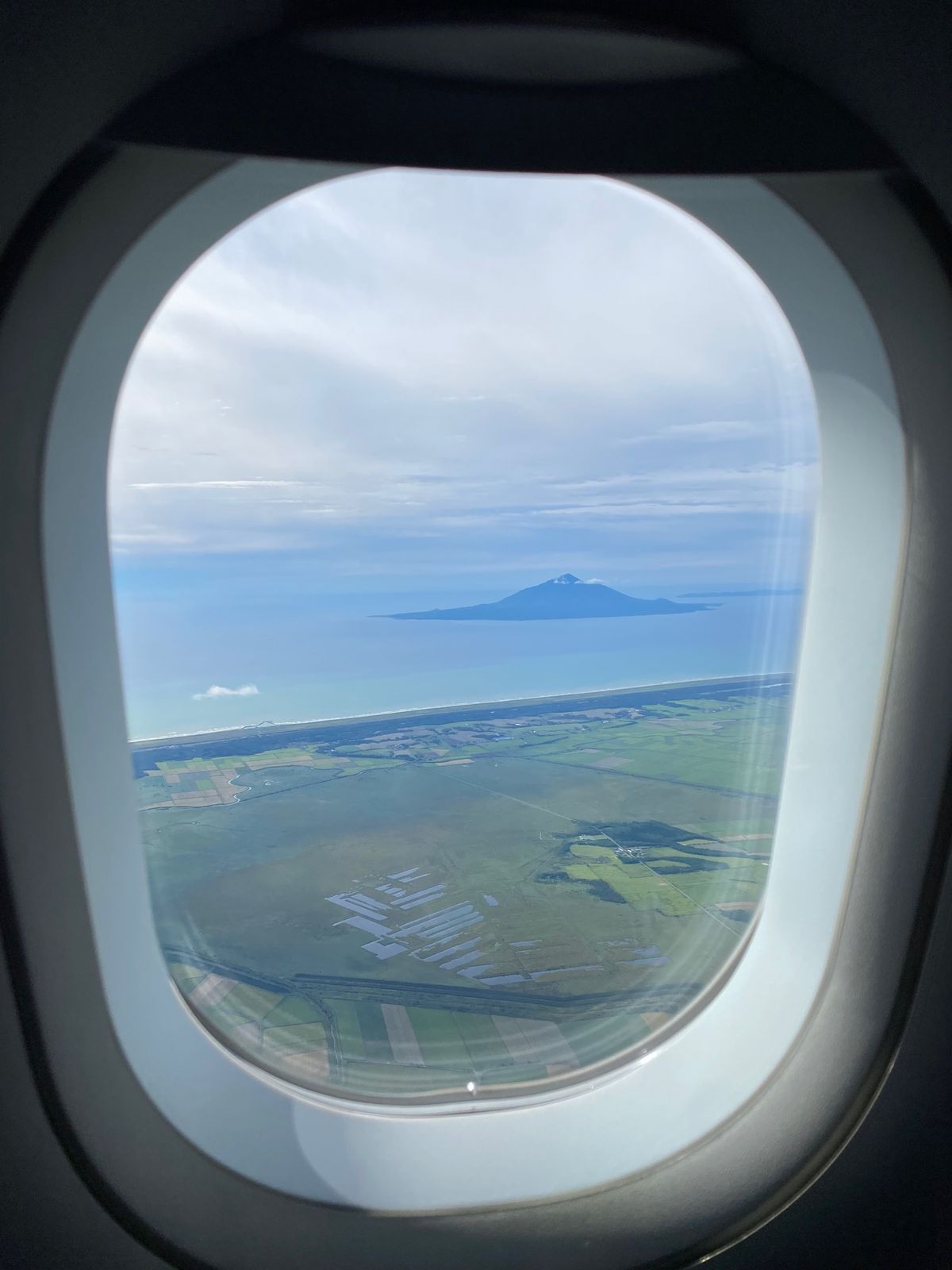 飛行機から見た利尻岳！
と
一面雲！