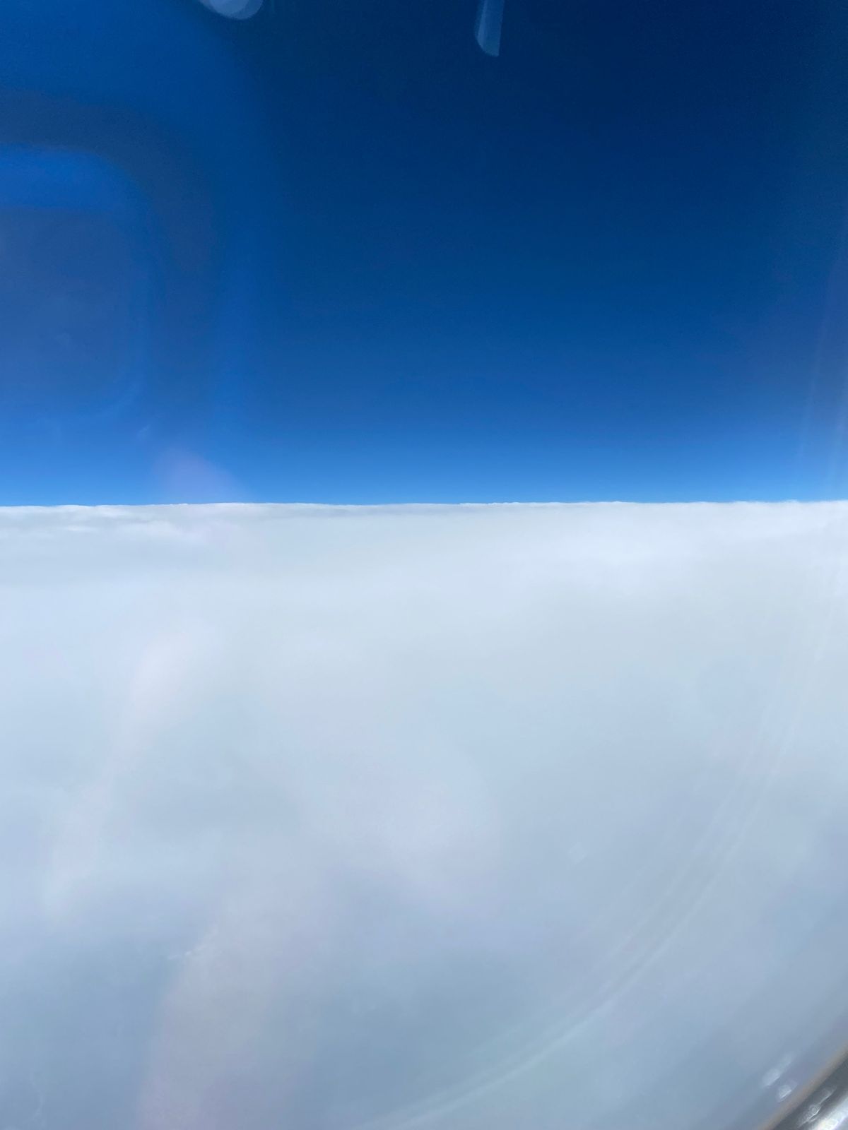 飛行機から見た利尻岳！
と
一面雲！