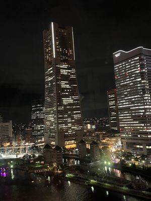 夜景が綺麗、朝の虹も凄かった✨