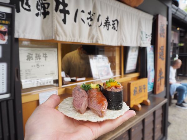 日本・飛騨高山「飛騨高山」の写真：「古い町並」にて食べ歩き🤤🍣🍡
旅館での...