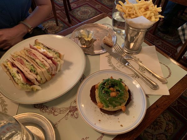 フランス・パリ「Paris」の写真：「LADUREE」に「CAFEdulaP...