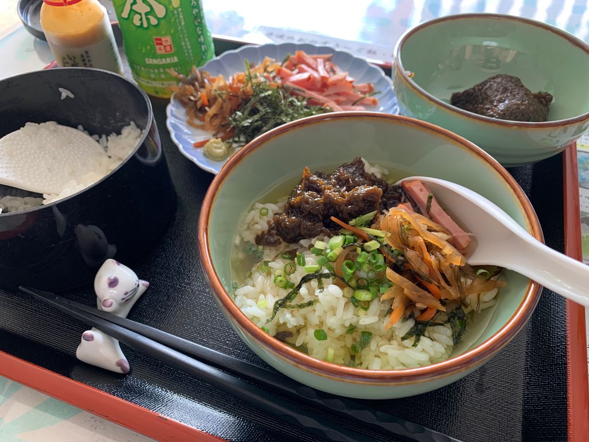 「味咲」
もずく冷やし茶漬けと百合が浜 っていう名前のかき氷🍧♡
もずく茶...