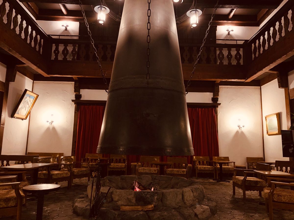 外は嵐…以前もこんな日はあったそうで、上高地に100人近く足止めになったそ...