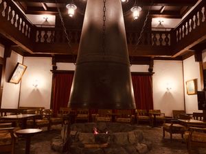 外は嵐…以前もこんな日はあったそうで、上高地に100人近く足止めになったそ...