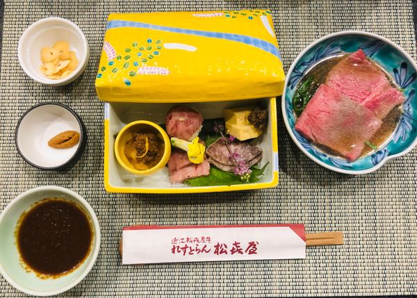 日本・滋賀県「琵琶湖」の写真：ツアーのお食事。
滋賀県では有名なお店で...