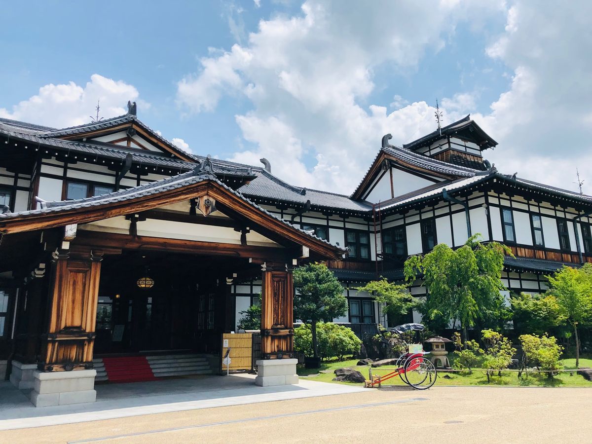 奈良公園から近い奈良ホテル
奈良もとても暑かったです。