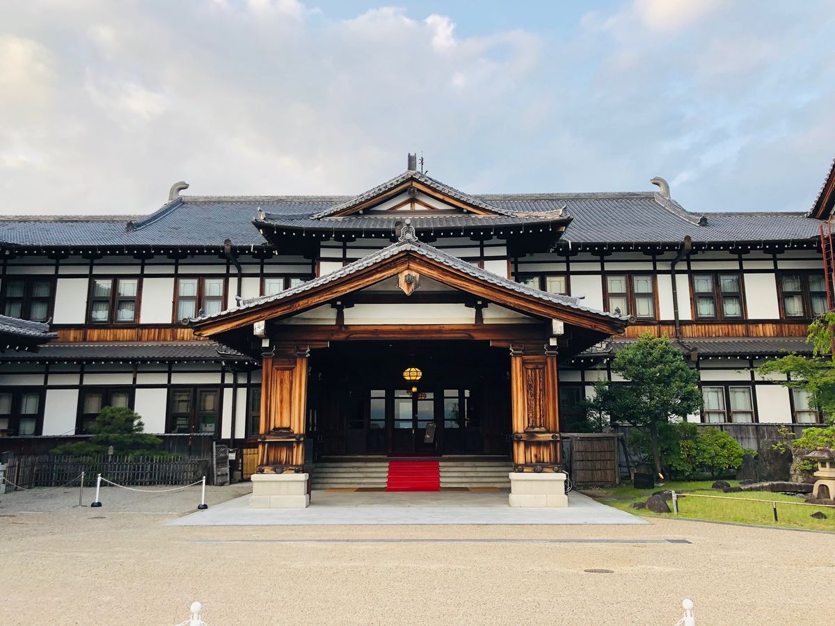 奈良公園から近い奈良ホテル
奈良もとても暑かったです。