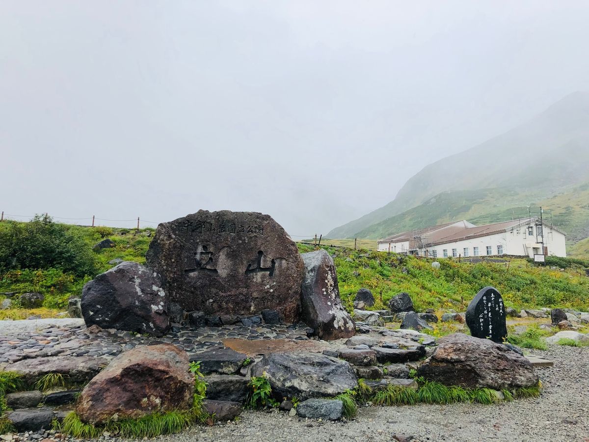小雨で山らしいお天気。
晴れの日は少なかったそうで、ホテルの方は「立山らし...