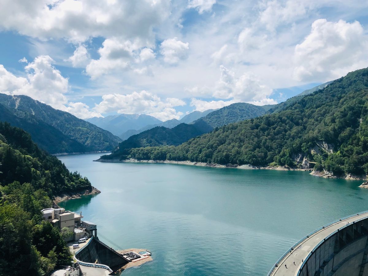 大迫力の黒部ダム。
とても暑かったので木いちごソフトクリーム🍦がおいしかっ...