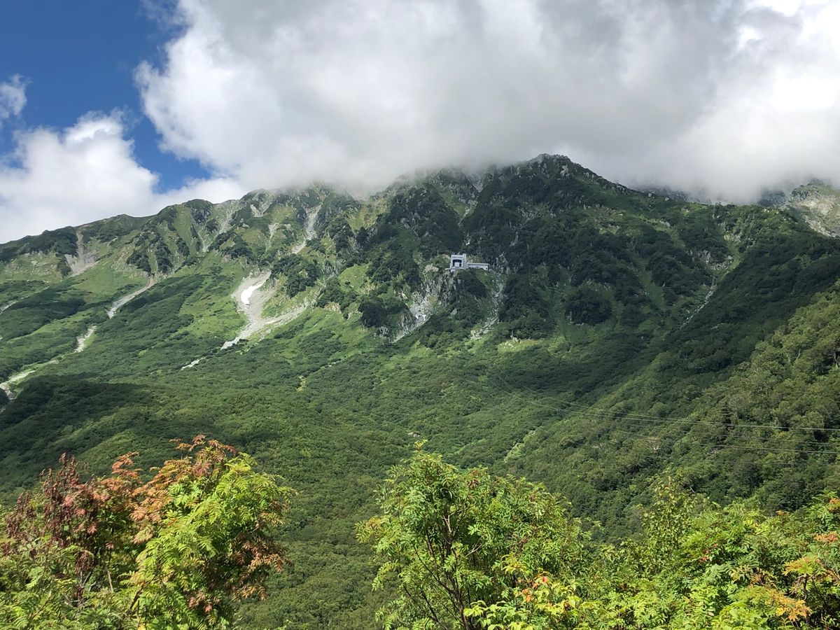大迫力の黒部ダム。
とても暑かったので木いちごソフトクリーム🍦がおいしかっ...