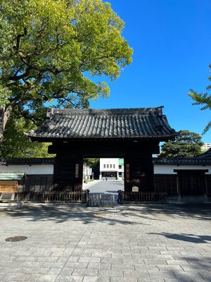 愛知県名古屋市
徳川美術館
●徳川美術館入口
●徳川美術館と名物展の旗
●...