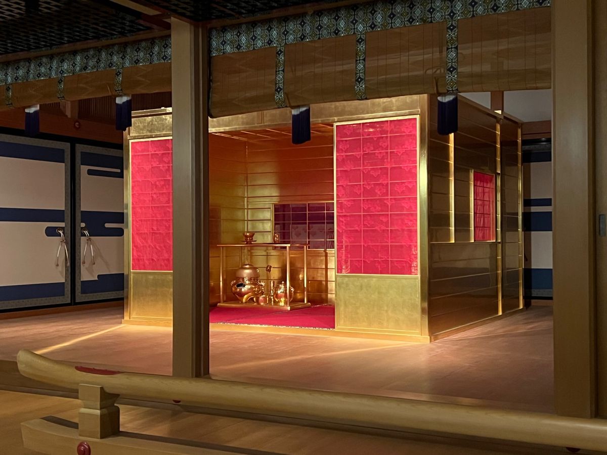 熱海市　MOA美術館
●MOA美術館のプレート
●円形ホール　世界最大級の...