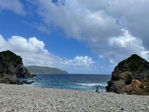 ホノホシ海岸🌊
ここはいつきても荒波、そして大きな岩山。自然の偉大さ雄大さ...