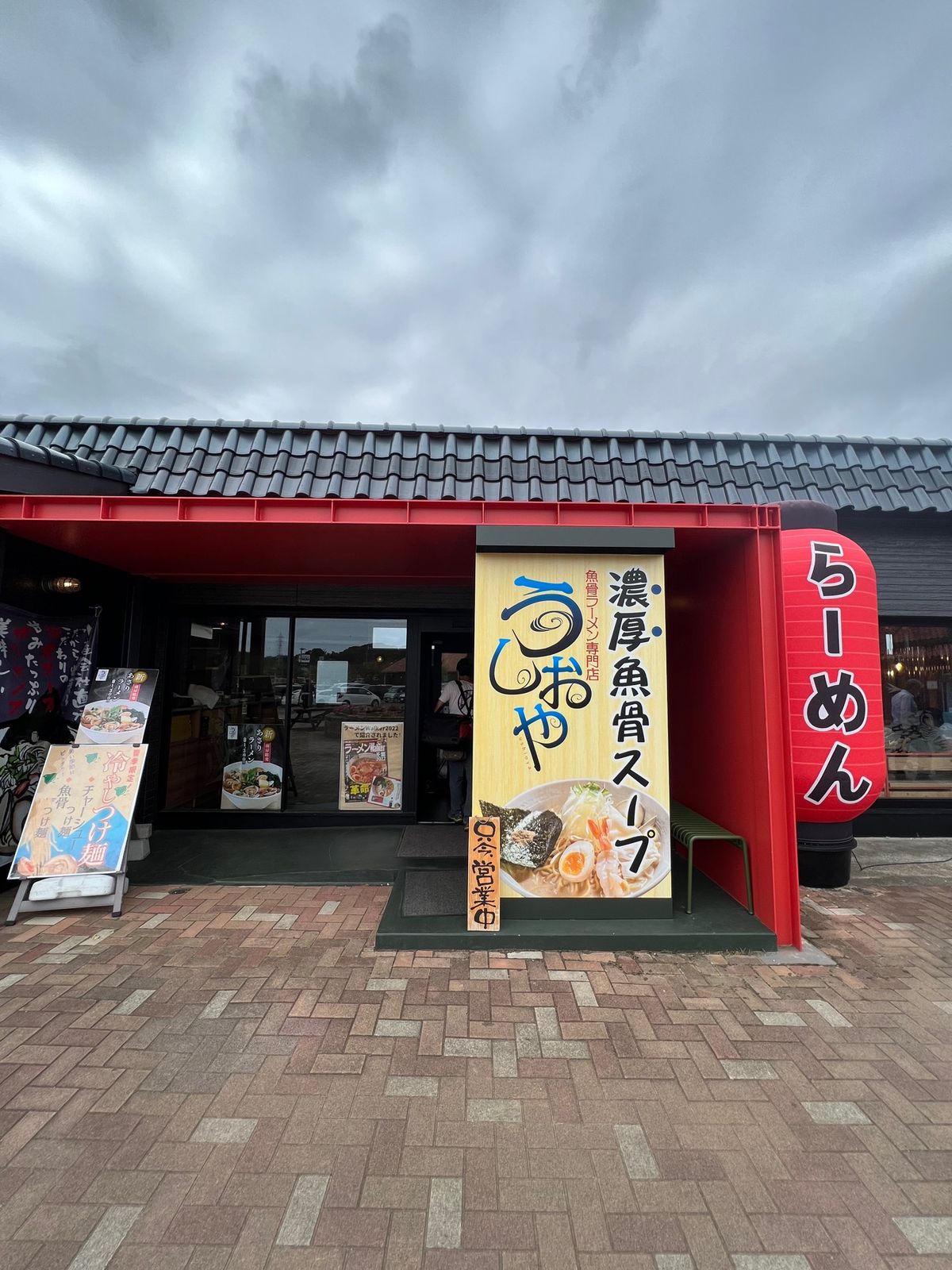 房総の駅とみうらであさりラーメン

おさかなセンターでめっちゃ海鮮売ってる...
