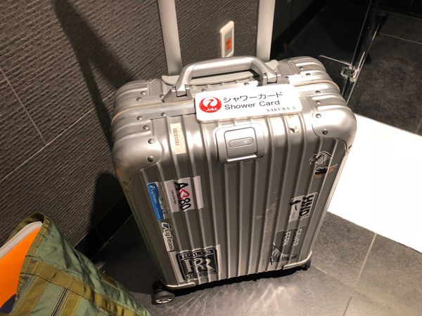 オーストラリア連邦・シドニー「カンタスのジャンボでシドニー遠征」の写真：ラウンジでシャワーを浴びて114番スポットへ。