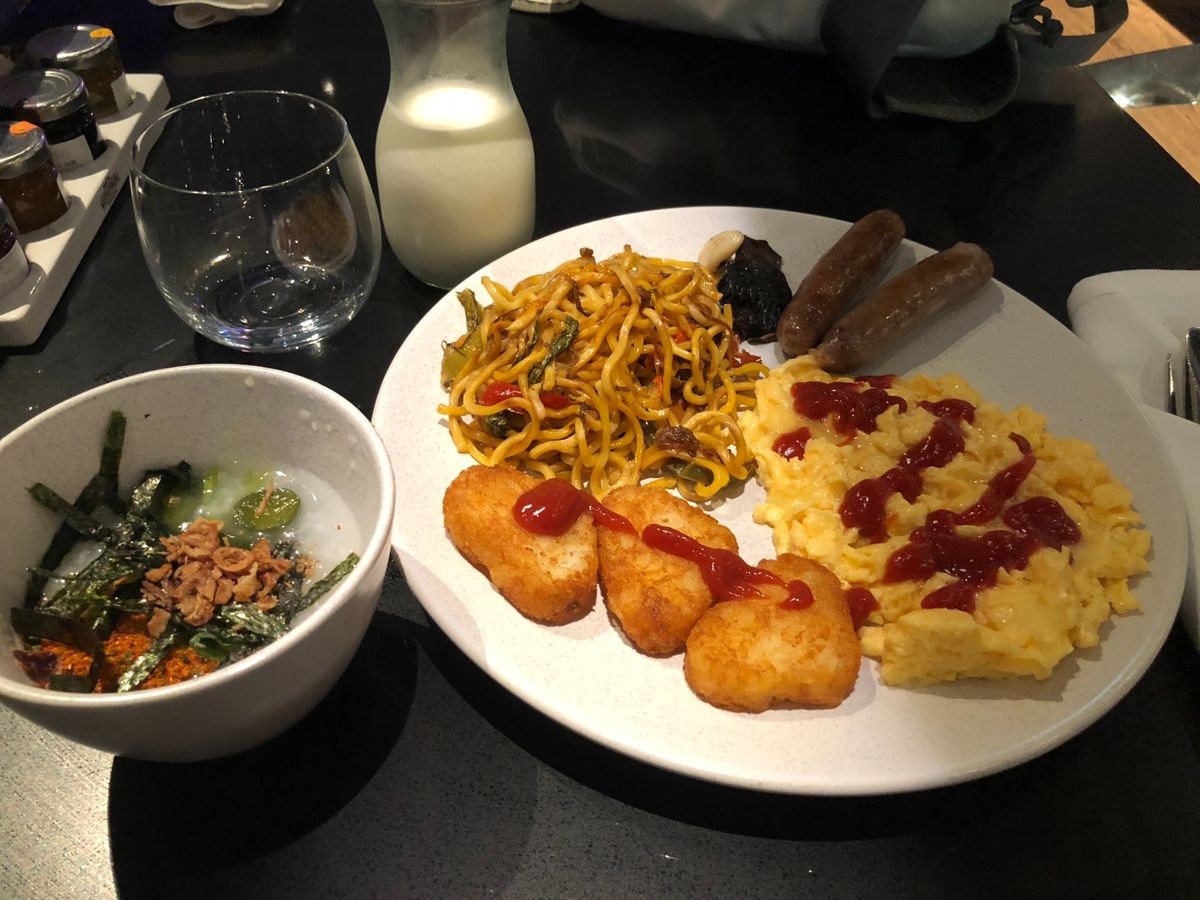 宿泊先は、空港周辺のマスカット、Pullman　Sydney　Airpor...