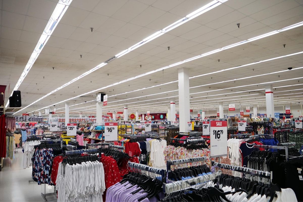 アウトレットとkマート