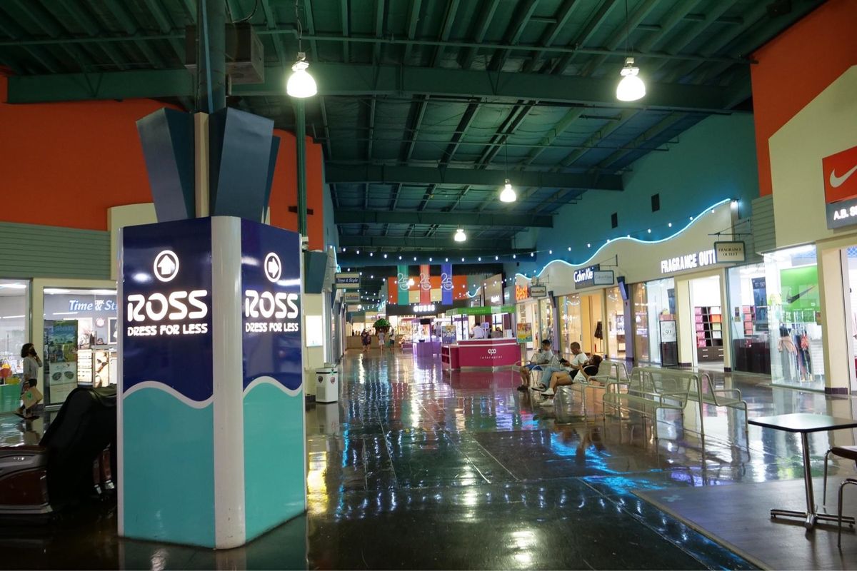 アウトレットとkマート