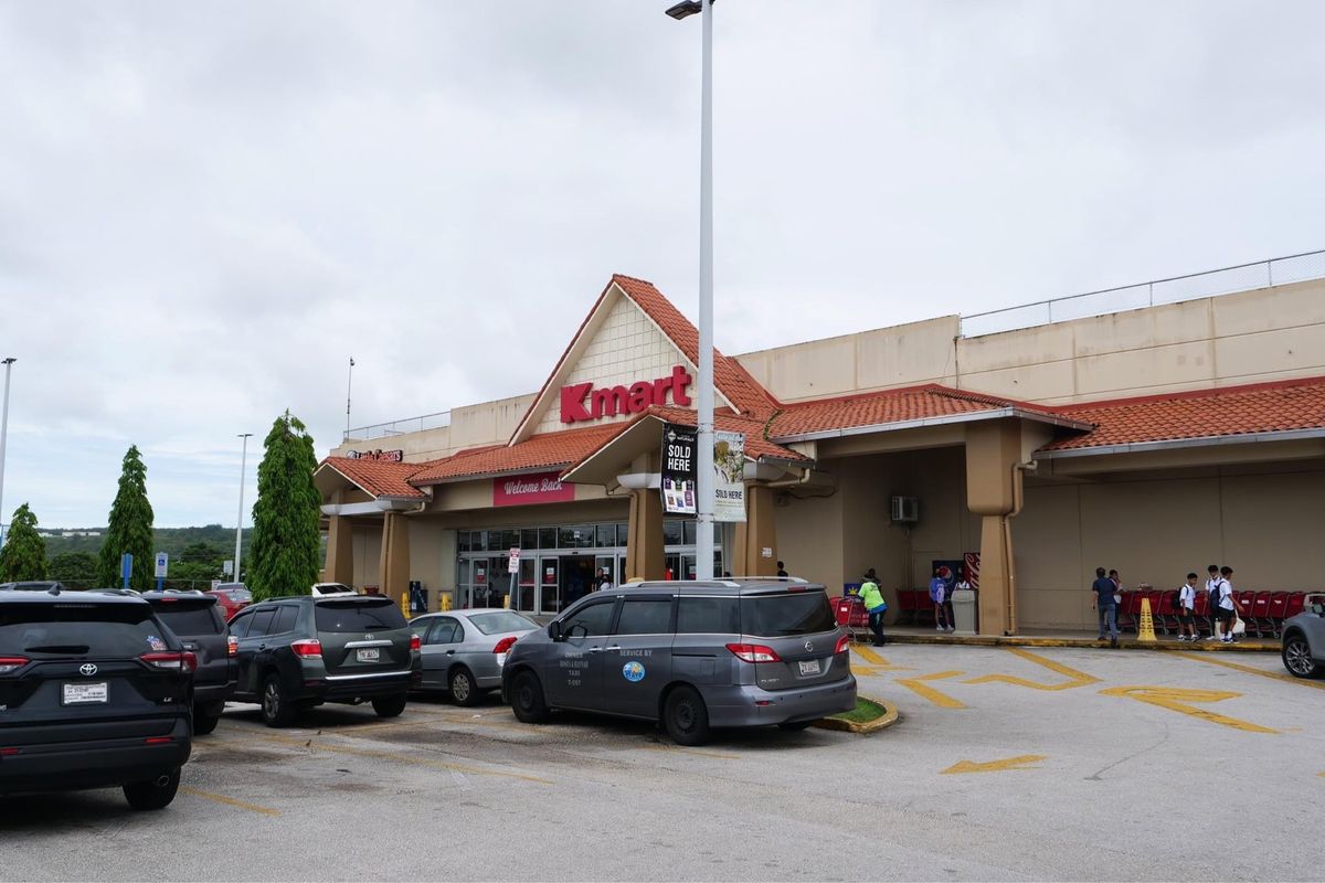 アウトレットとkマート