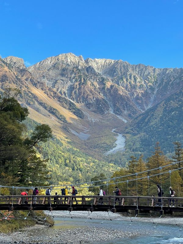 日本・長野県「涸沢ヒュッテ」の写真：河童橋と上高地バスターミナル