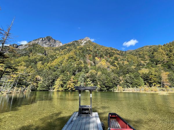 日本・長野県「涸沢ヒュッテ」の写真：明神池