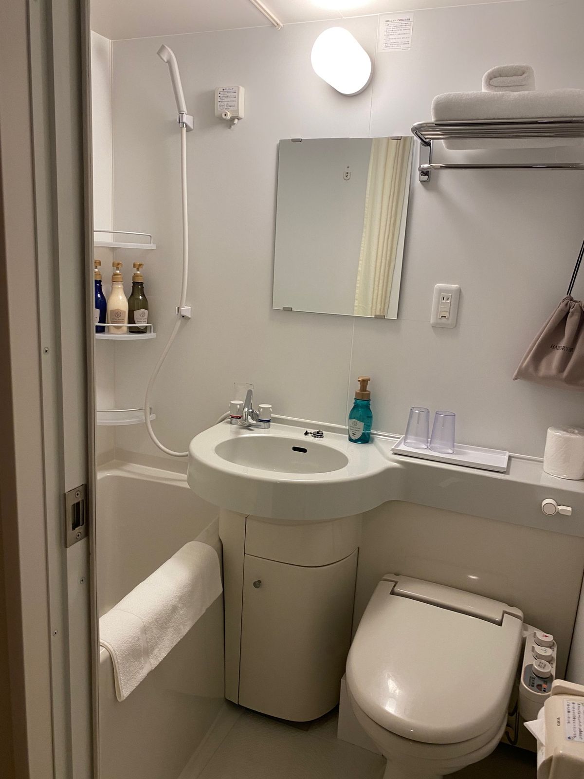 黒島へ朝イチフェリーに乗るため前泊した
「石垣島ホテルククル」
離島ターミ...