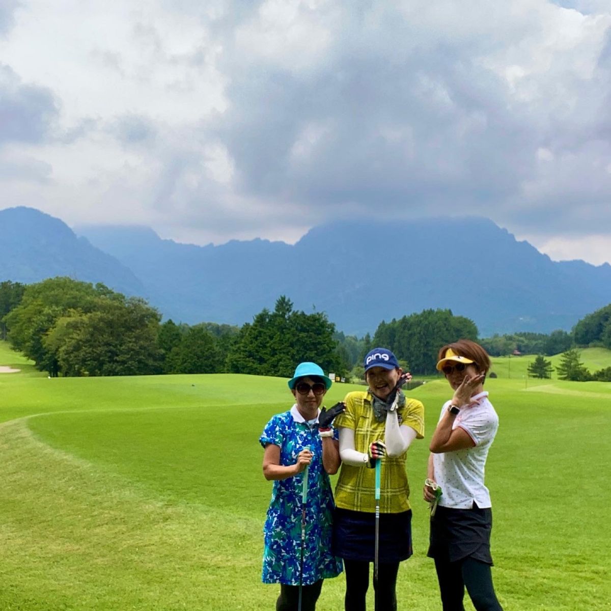 カキ氷食べてゴルフしてな雨を避けての旅